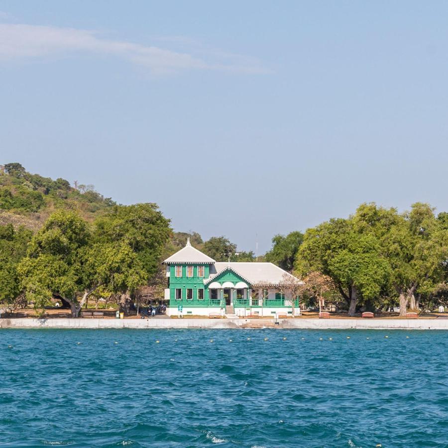 Somewhere Koh Sichang Exterior photo